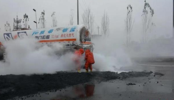 油罐車發(fā)生天然氣泄漏，救援專用便攜式可燃氣體檢測儀